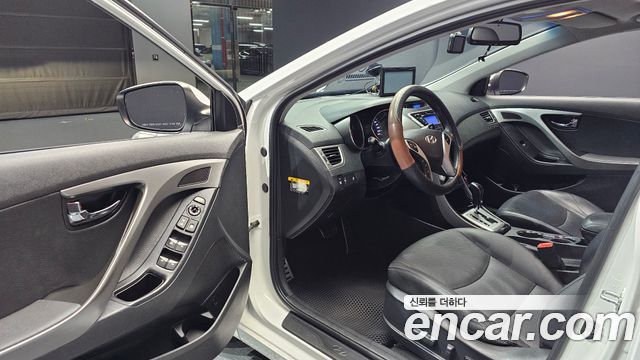 Hyundai AVANTE 2011 — photo 10