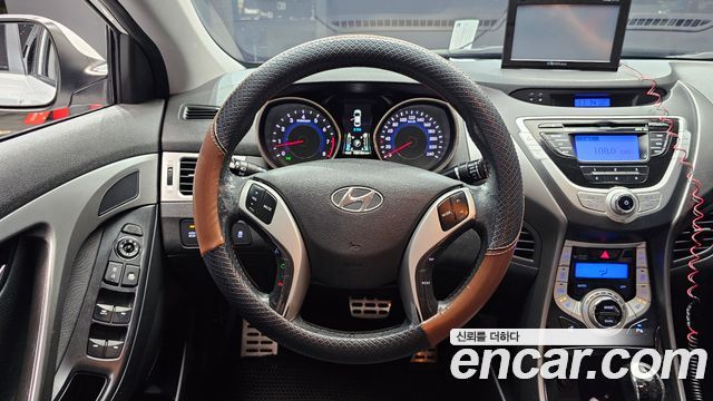 Hyundai AVANTE 2011 — photo 13