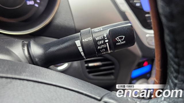 Hyundai AVANTE 2011 — photo 17