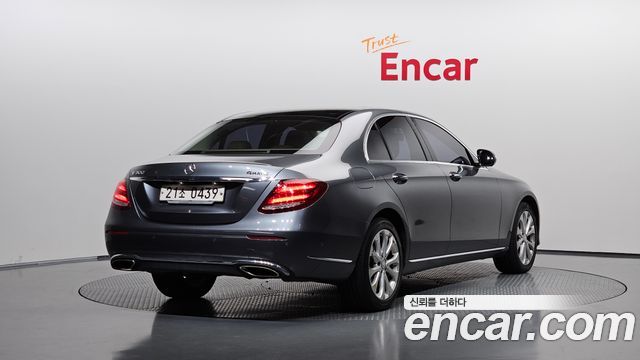 Mercedes-Benz E-Class 2017 — photo 2