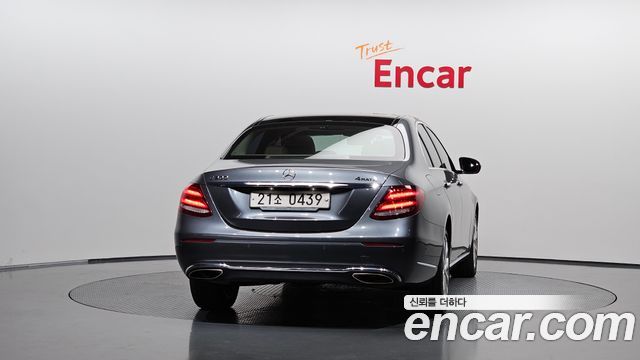 Mercedes-Benz E-Class 2017 — photo 4
