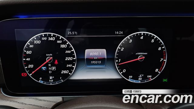 Mercedes-Benz E-Class 2017 — photo 8