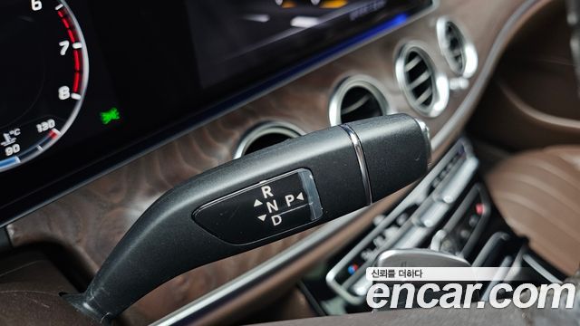 Mercedes-Benz E-Class 2017 — photo 9