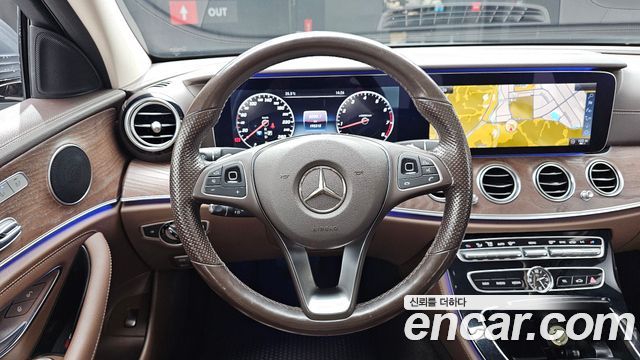 Mercedes-Benz E-Class 2017 — photo 12