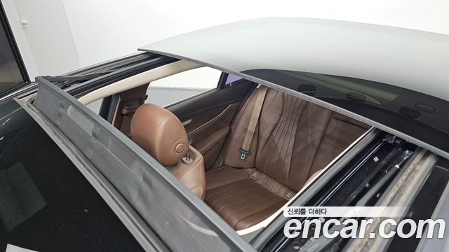 Mercedes-Benz E-Class 2017 — photo 16