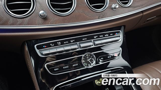 Mercedes-Benz E-Class 2017 — photo 17