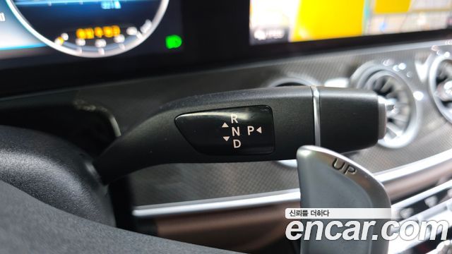 Mercedes-Benz E-Class 2019 — photo 12