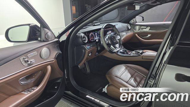Mercedes-Benz E-Class 2019 — photo 13