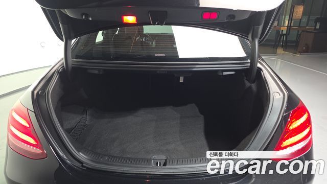 Mercedes-Benz E-Class 2019 — photo 26