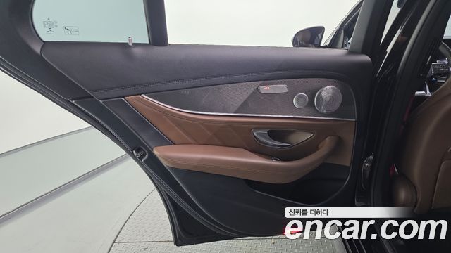 Mercedes-Benz E-Class 2019 — photo 15