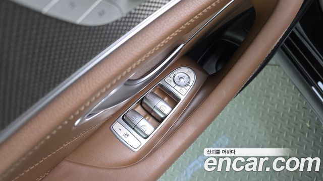 Mercedes-Benz E-Class 2019 — photo 29