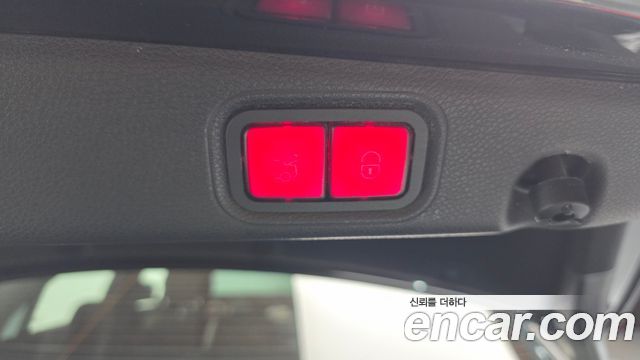 Mercedes-Benz E-Class 2019 — photo 33