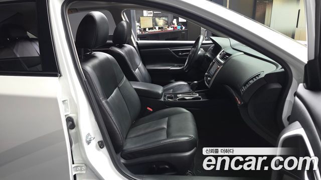Nissan Altima 2017 — photo 17
