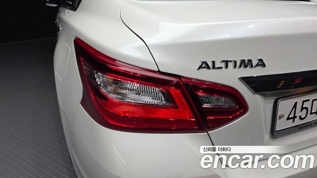 Nissan Altima 2017 — photo 9