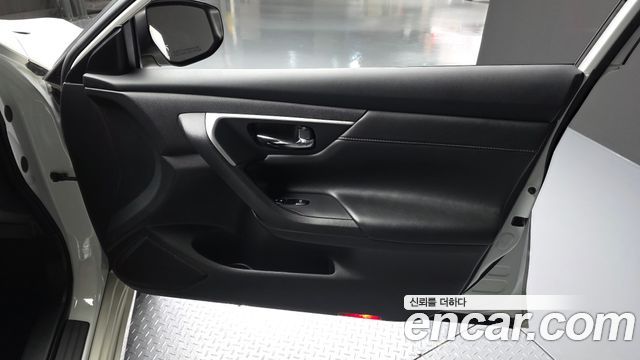 Nissan Altima 2017 — photo 14