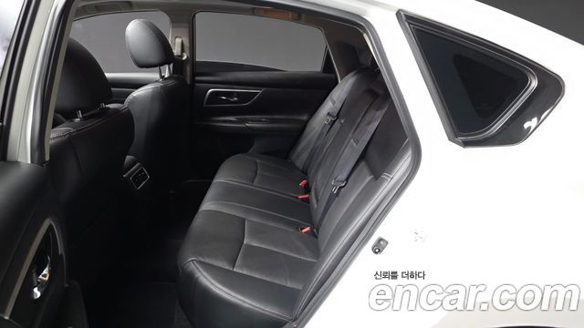 Nissan Altima 2017 — photo 16