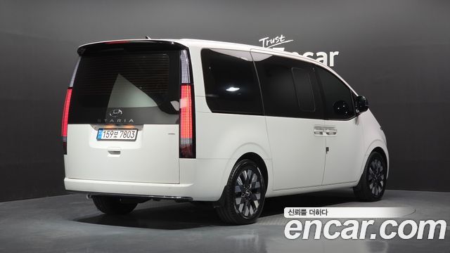 Hyundai Staria 2024 — photo 2