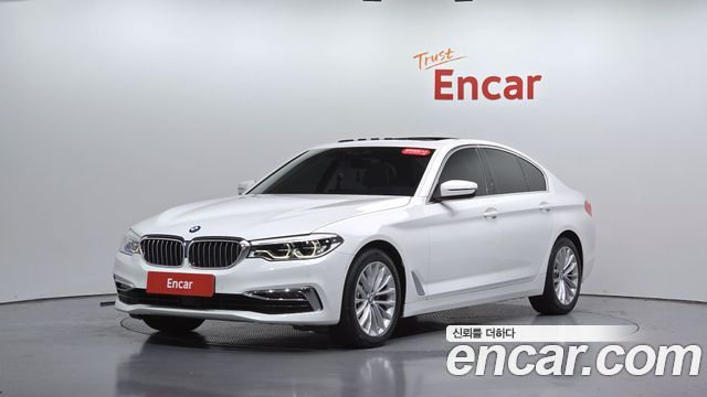 BMW 5-Series 2019 — photo 32