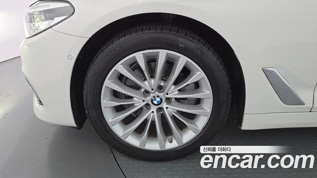 BMW 5-Series 2019 — photo 5
