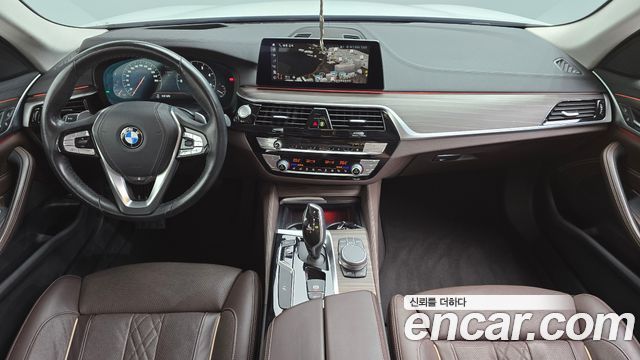 BMW 5-Series 2019 — photo 10