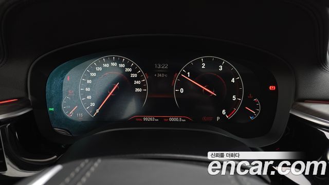 BMW 5-Series 2019 — photo 11