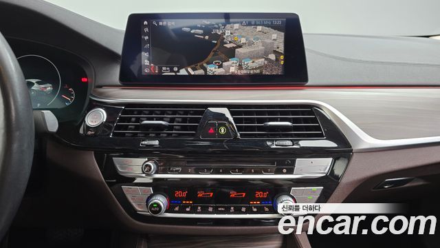 BMW 5-Series 2019 — photo 18