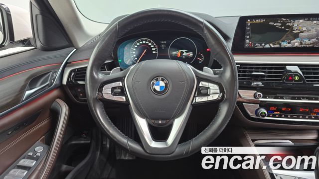 BMW 5-Series 2019 — photo 19