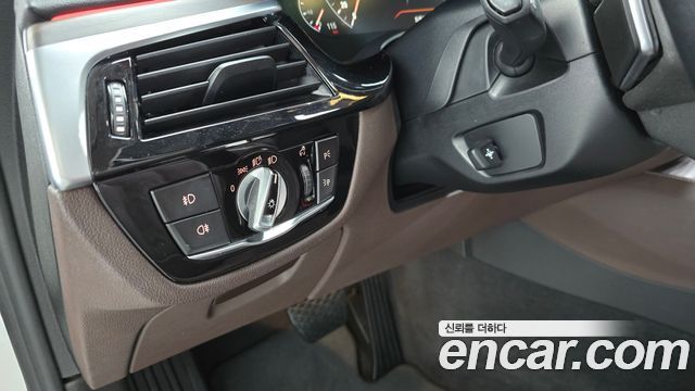 BMW 5-Series 2019 — photo 24