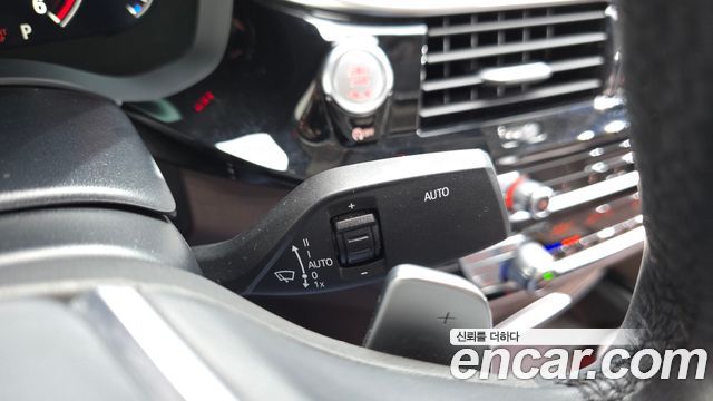 BMW 5-Series 2019 — photo 26