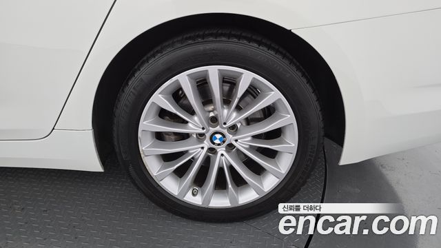 BMW 5-Series 2019 — photo 7