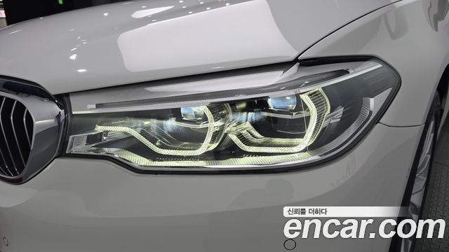 BMW 5-Series 2019 — photo 8