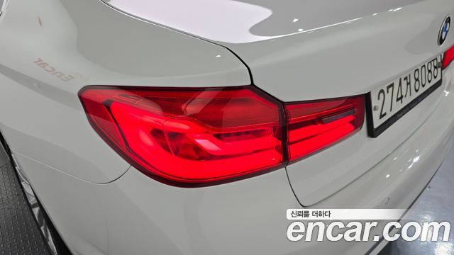BMW 5-Series 2019 — photo 9