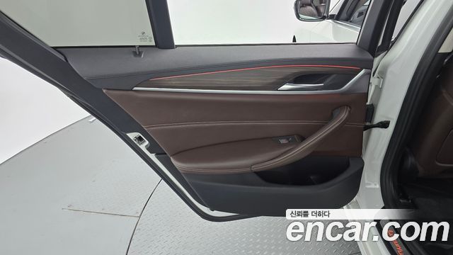 BMW 5-Series 2019 — photo 15
