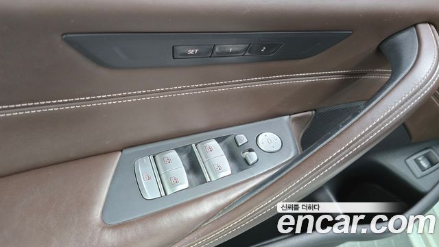 BMW 5-Series 2019 — photo 27