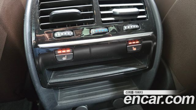 BMW 5-Series 2019 — photo 29
