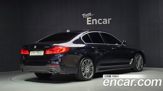 BMW 5-Series 2018 — photo 2