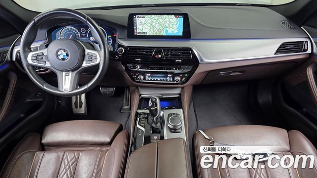 BMW 5-Series 2018 — photo 10