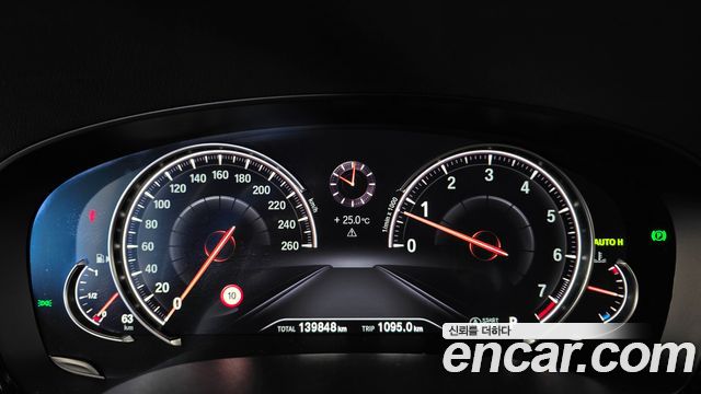 BMW 5-Series 2018 — photo 11