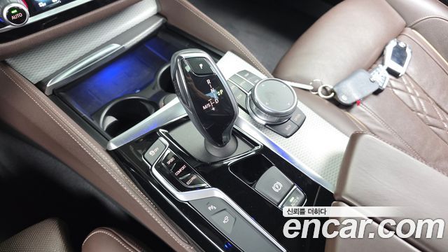 BMW 5-Series 2018 — photo 12