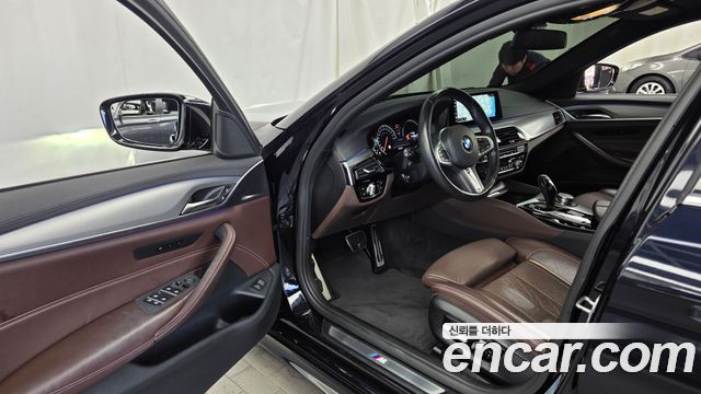 BMW 5-Series 2018 — photo 13