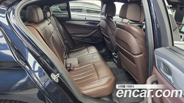 BMW 5-Series 2018 — photo 18