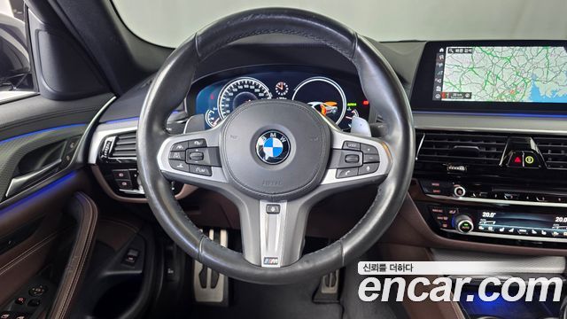 BMW 5-Series 2018 — photo 19