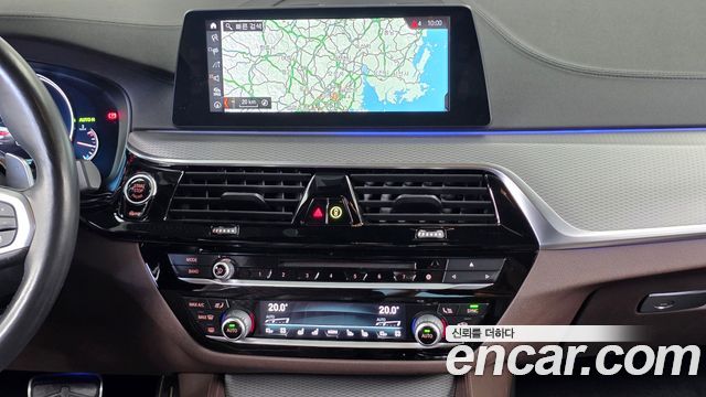BMW 5-Series 2018 — photo 20
