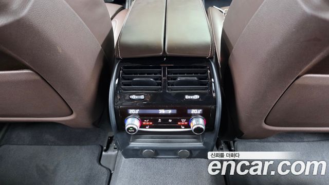 BMW 5-Series 2018 — photo 24