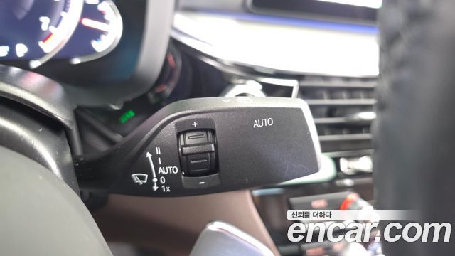 BMW 5-Series 2018 — photo 27