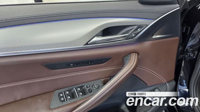 BMW 5-Series 2018 — photo 28