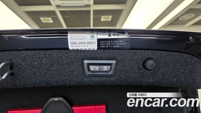 BMW 5-Series 2018 — photo 30