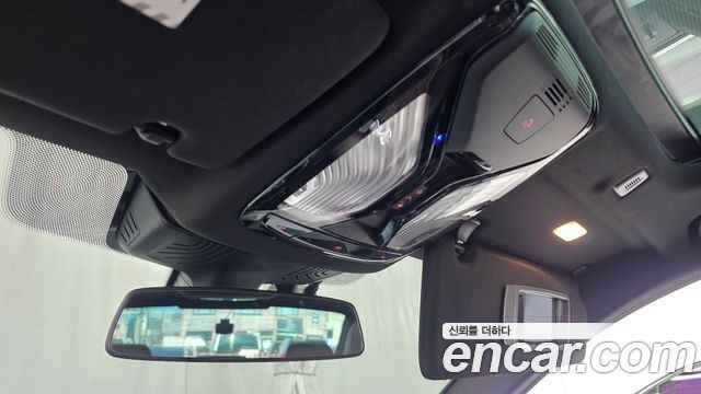 BMW 5-Series 2018 — photo 31