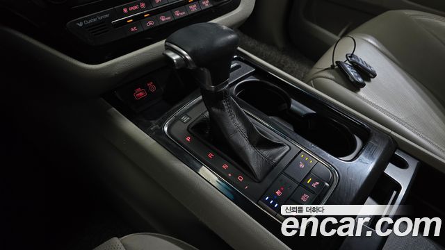 Kia Canival 2017 — photo 9