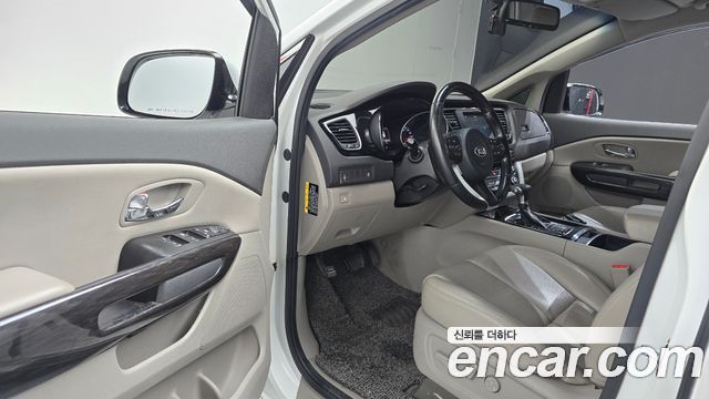 Kia Canival 2017 — photo 10
